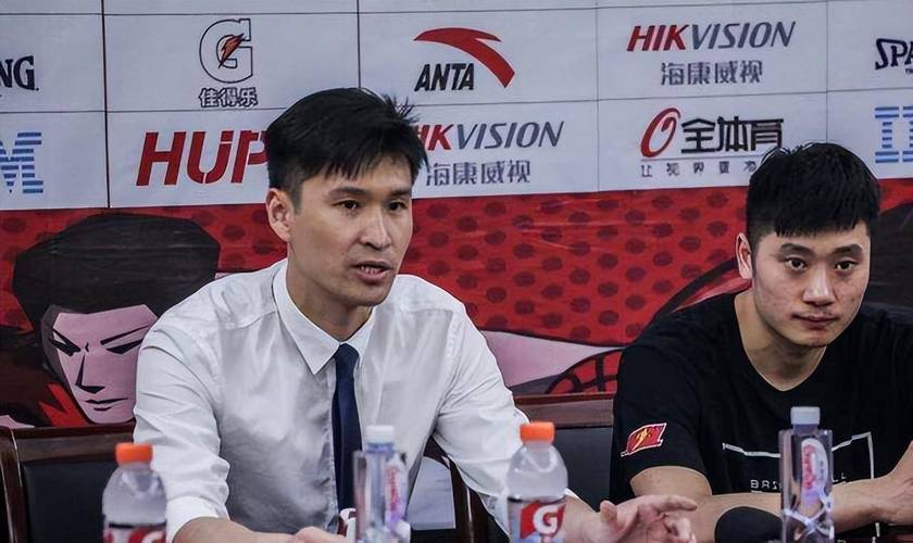 原創(chuàng)cba聯(lián)賽首位職業(yè)經(jīng)紀(jì)人真的是網(wǎng)紅總經(jīng)理嗎霍楠